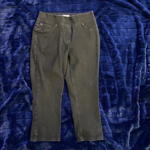 Peter Nygard Pants - 🌟🌟🌟PETER NYGARD. WIDE BAND. CAPRIS.LUXE DENIM.STRETCH